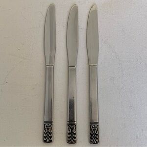 3 Carlyle Cameo Hong Kong Dinner Knives Knife Set Vintage Stainless Steel 8 3/8"